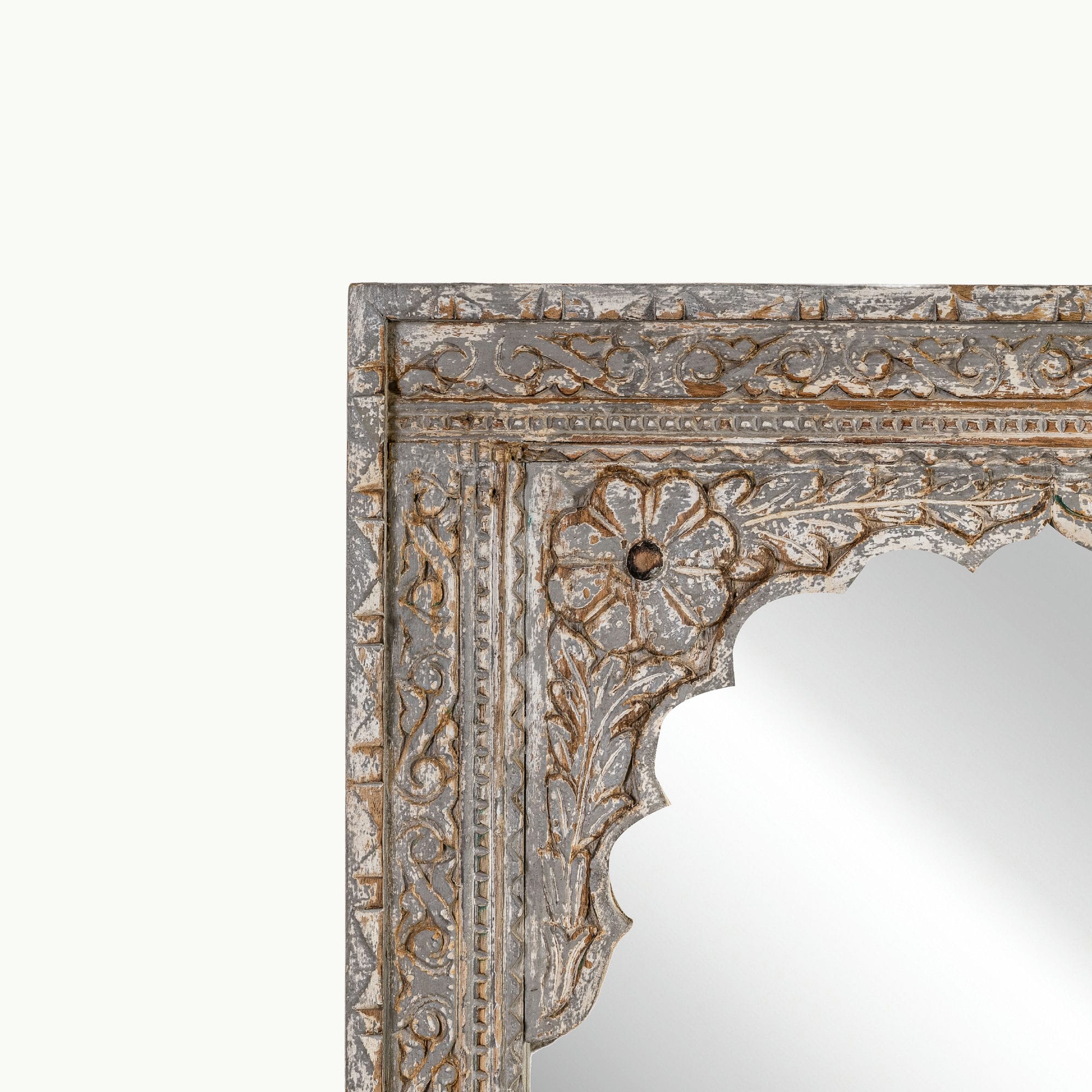 Vintage style intricate detailing mirror frame with 2 mirrors