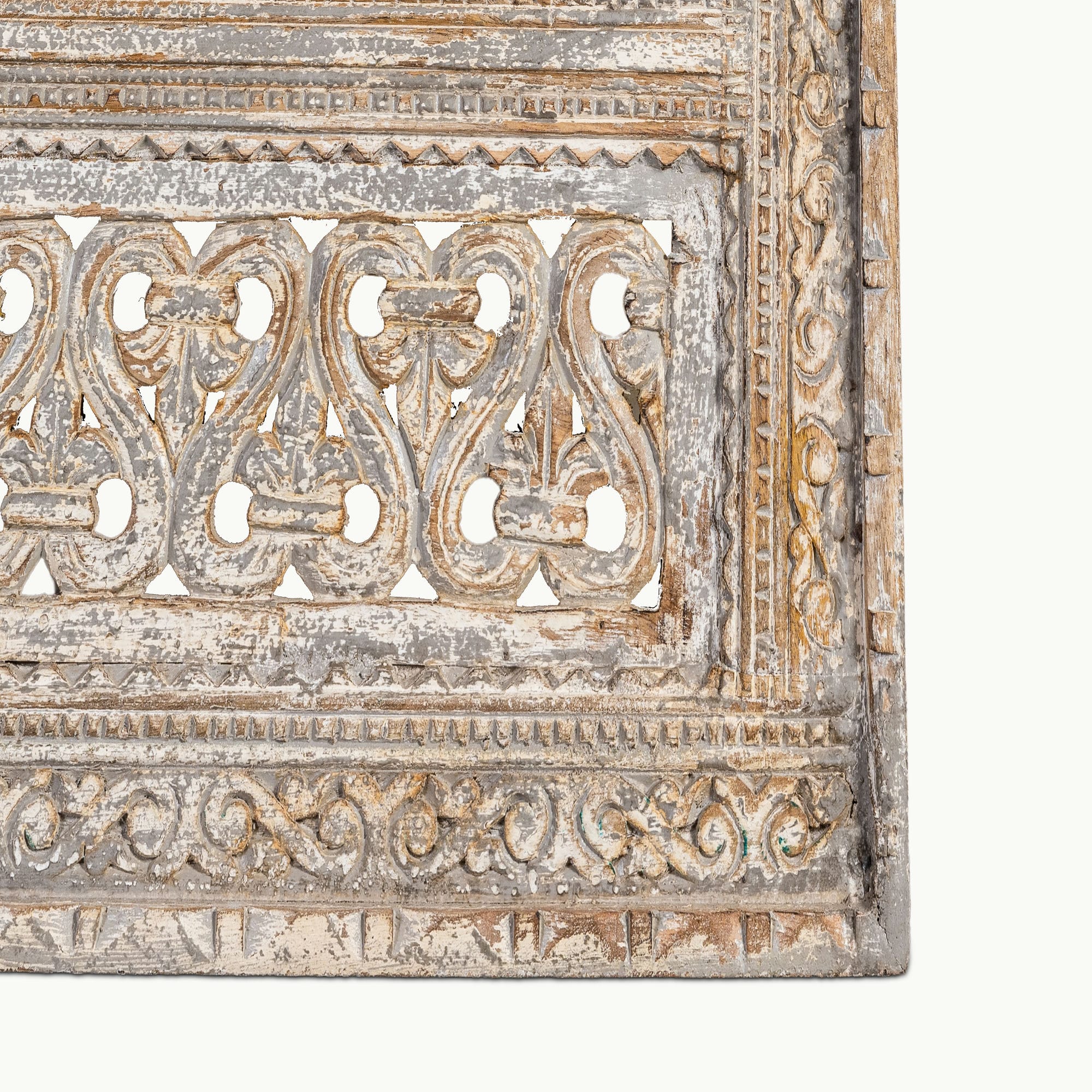Vintage style intricate detailing mirror frame with 2 mirrors