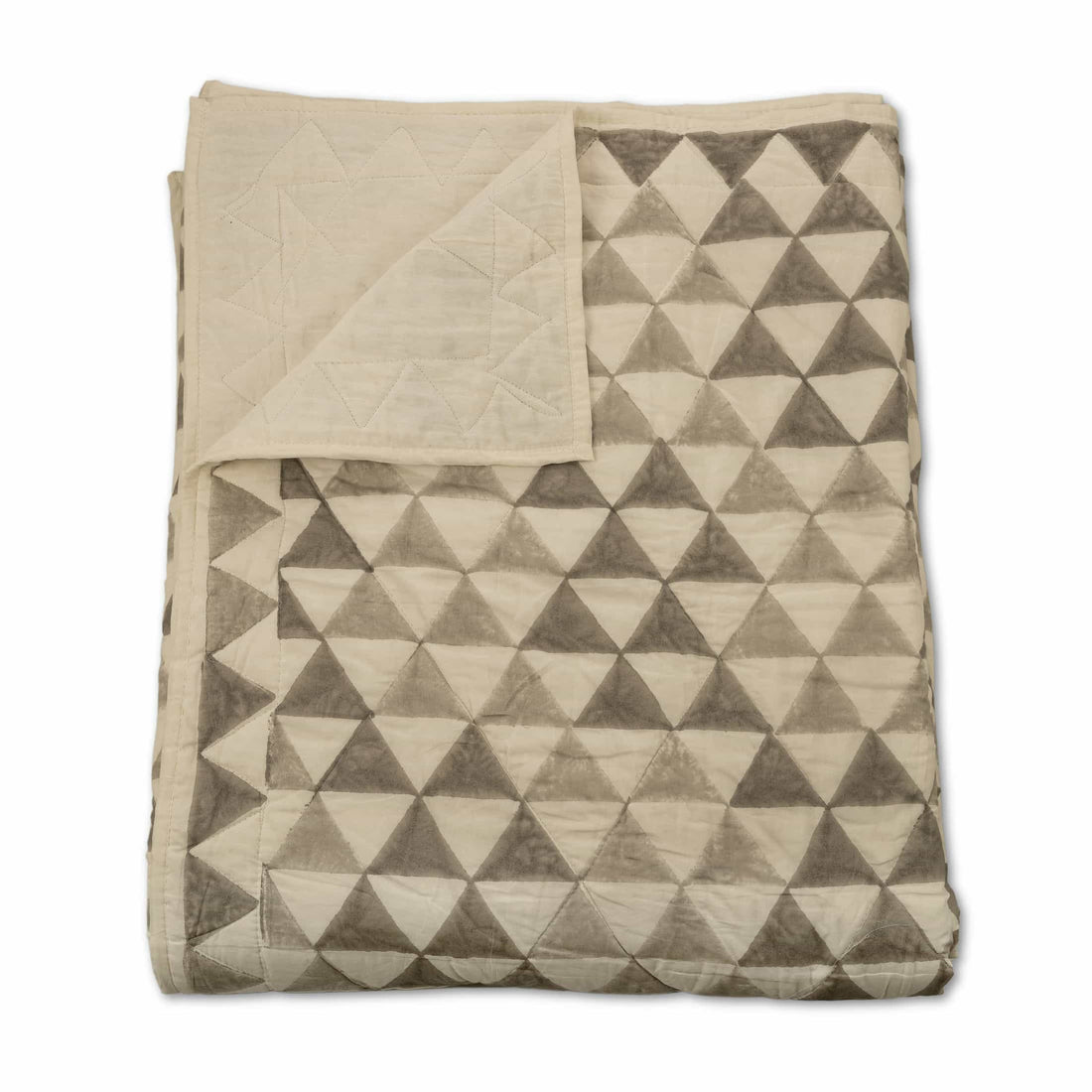 Monochrome 3D Pyramid Coverlet