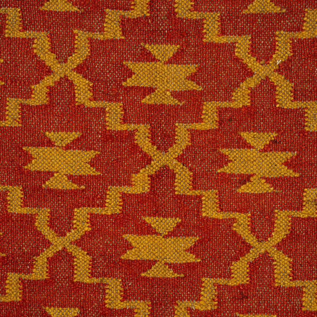 Handcrafted Cotton Wool Rug with Traditional Geometric Pattern