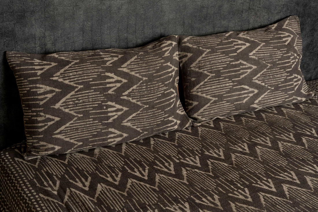Brown Slub-Cotton Bedcover Set with Jute-Finish Texture – Rugged Sophistication for Modern Bedrooms