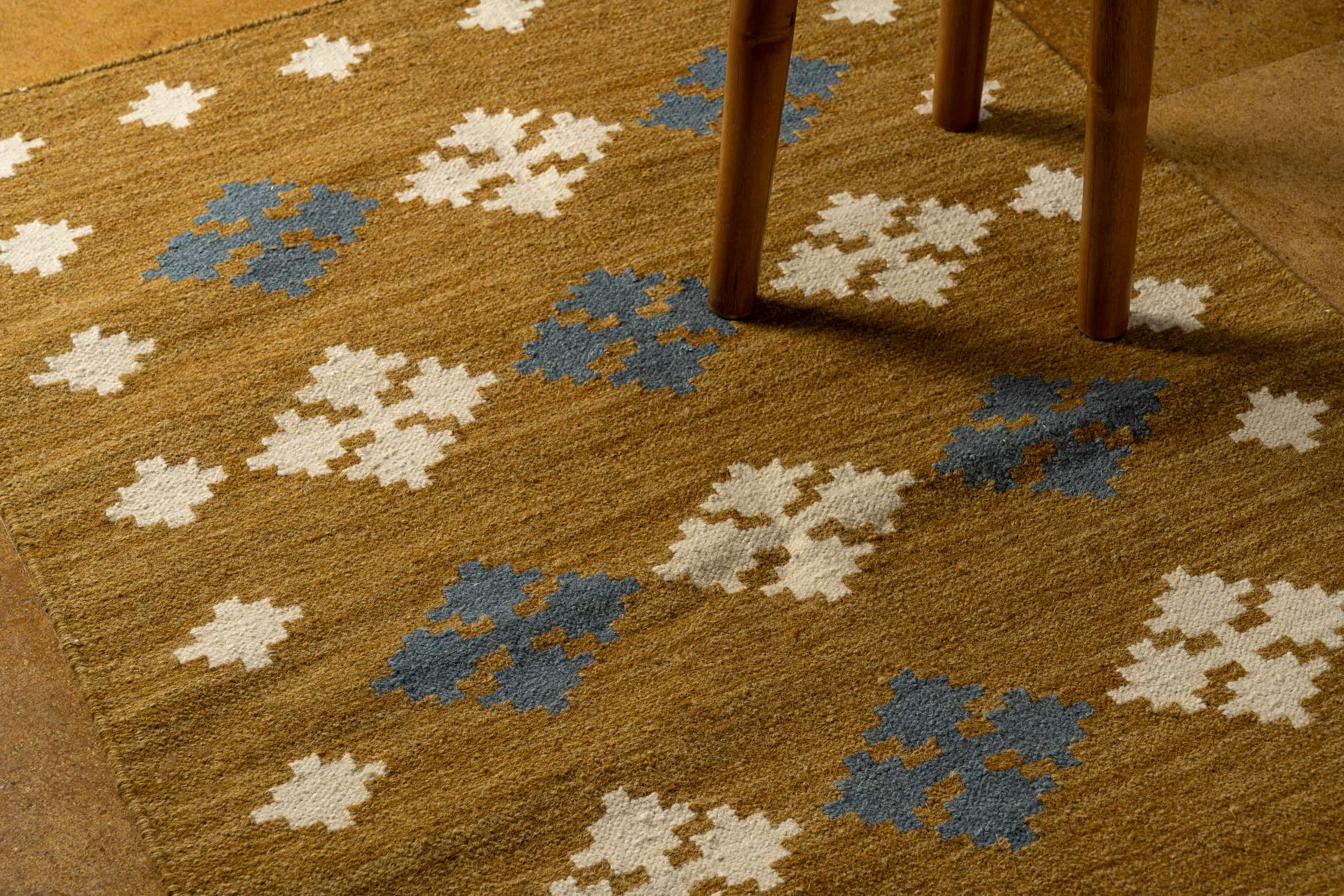 Handwoven Cotton Wool Rug – Mustard Diamond Motif