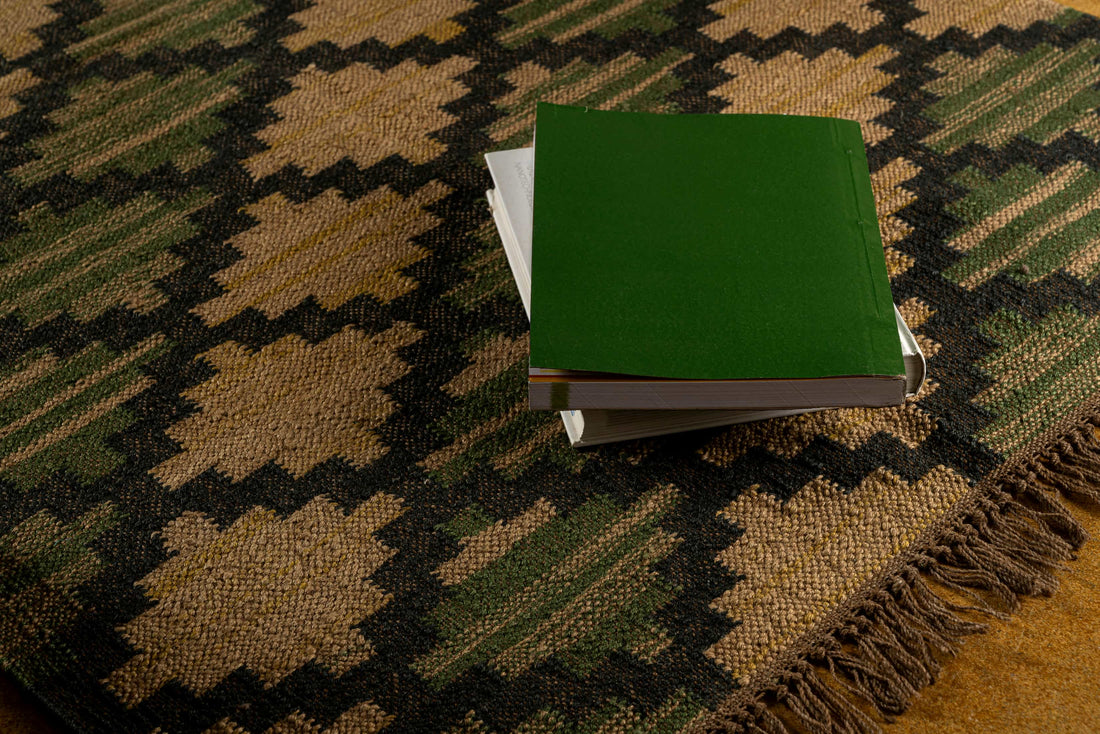 Artisan Hand-Woven Wool Jute Geometric Rug