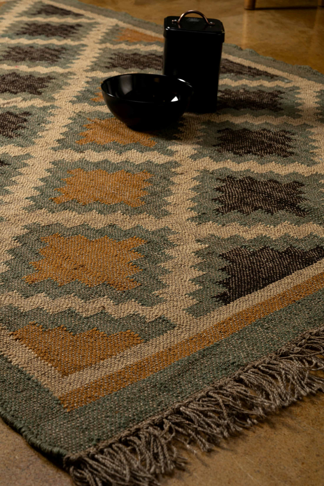 Handwoven Wool Jute Rug – Geometric Diamond Trellis Pattern