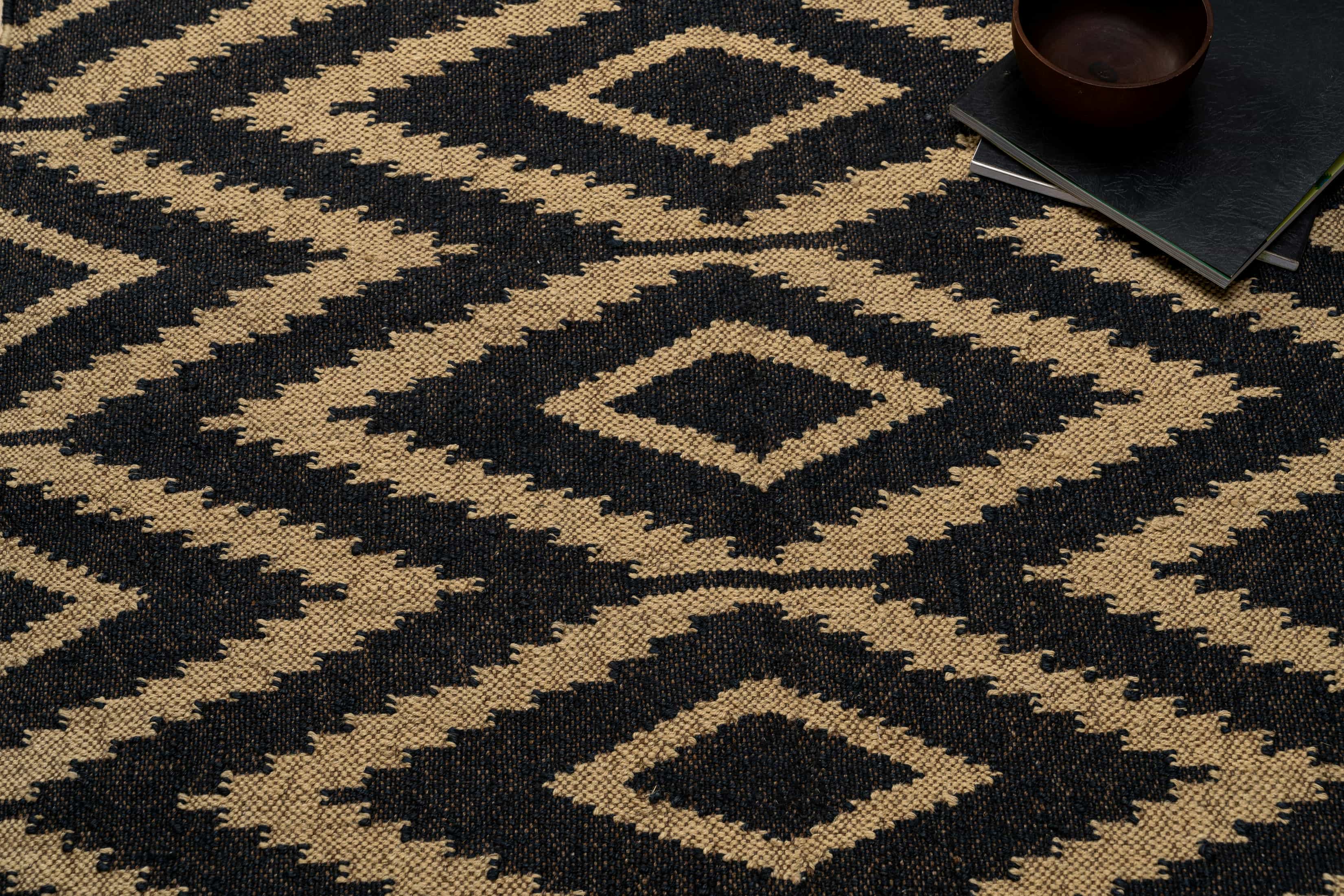 Handwoven Wool Jute Rug – Black & Natural Diamond Pattern
