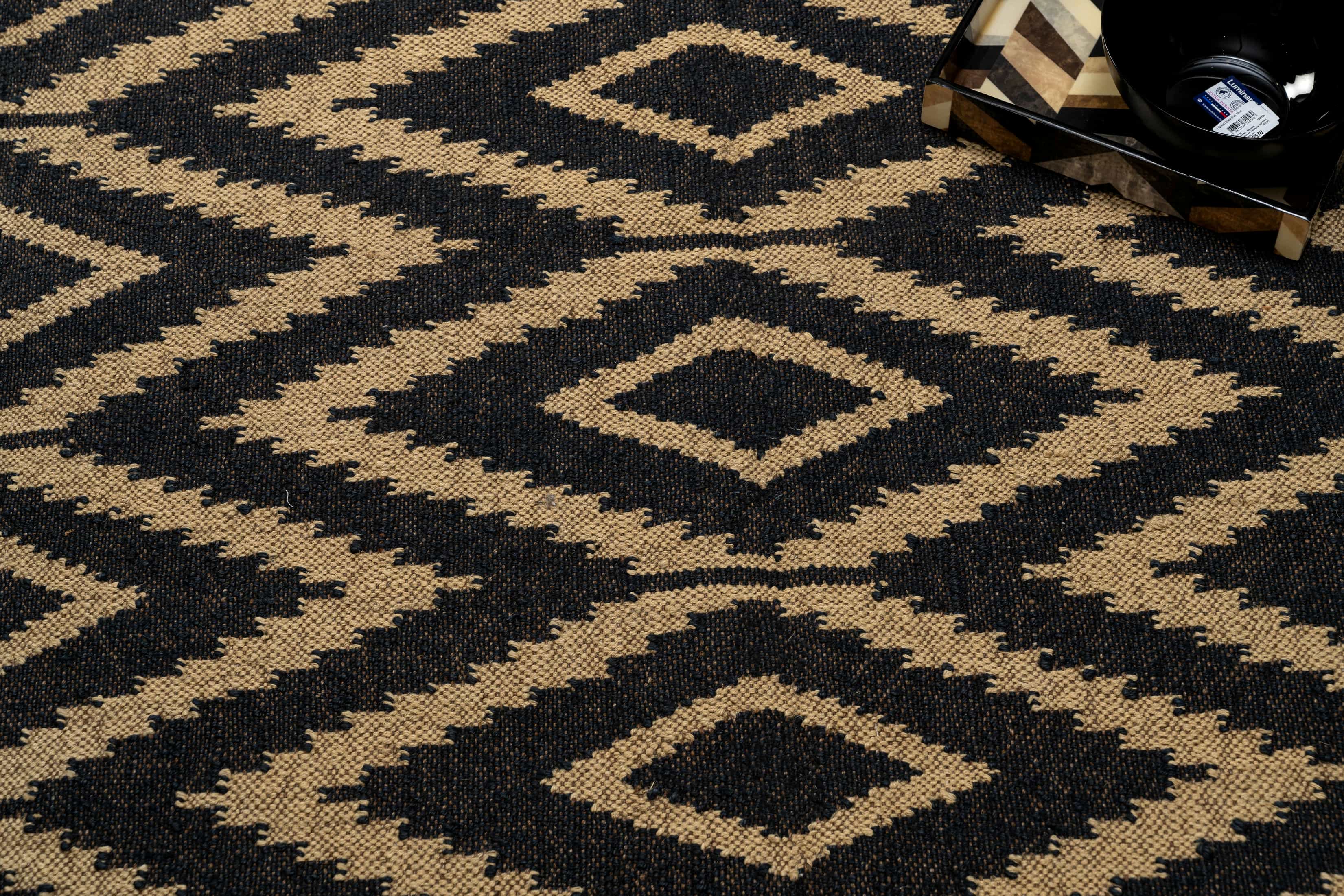 Handwoven Wool Jute Rug – Black & Natural Diamond Pattern