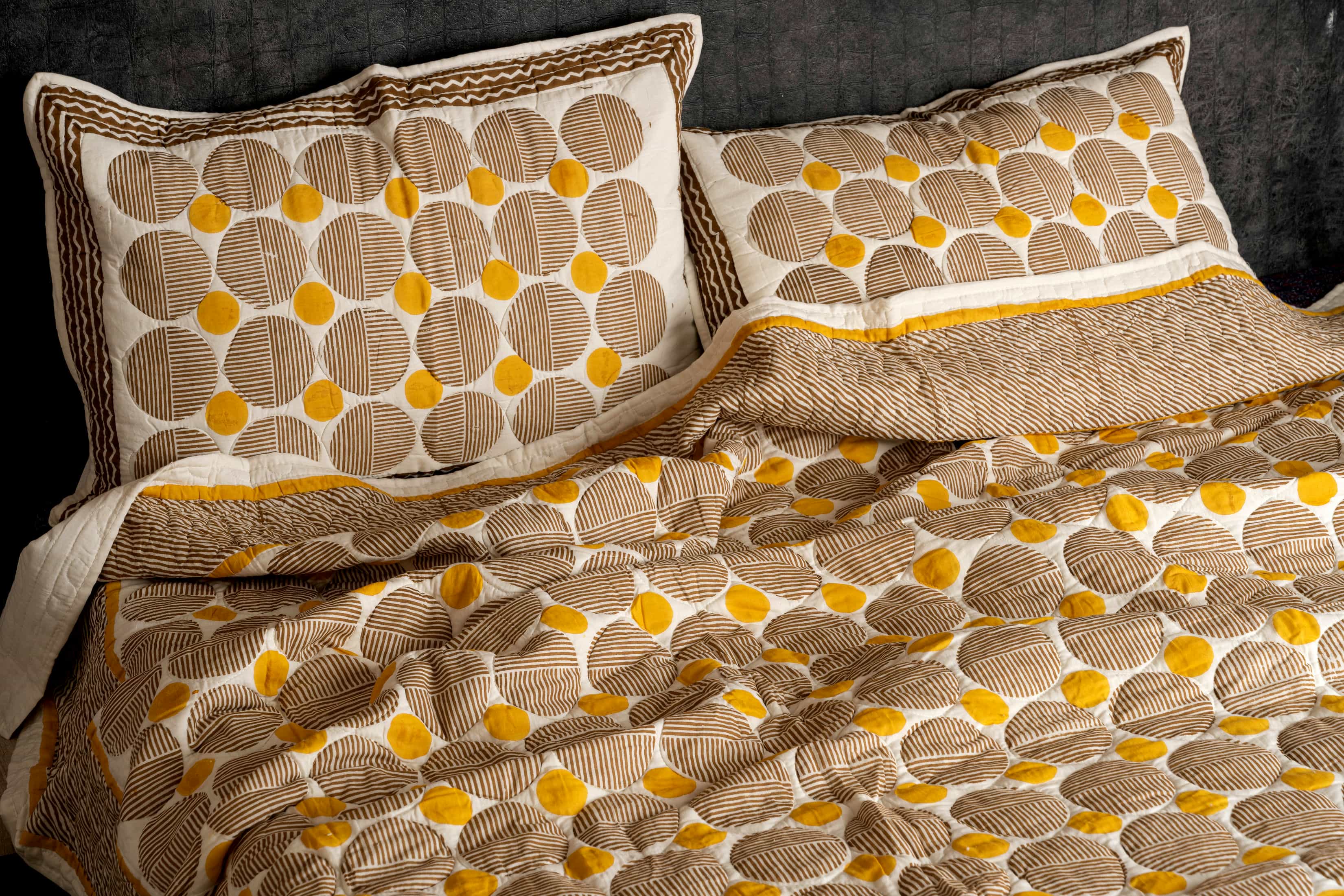Cotton Quilted Bedcover Set with Pillow Covers – Classic Comfort Redefined