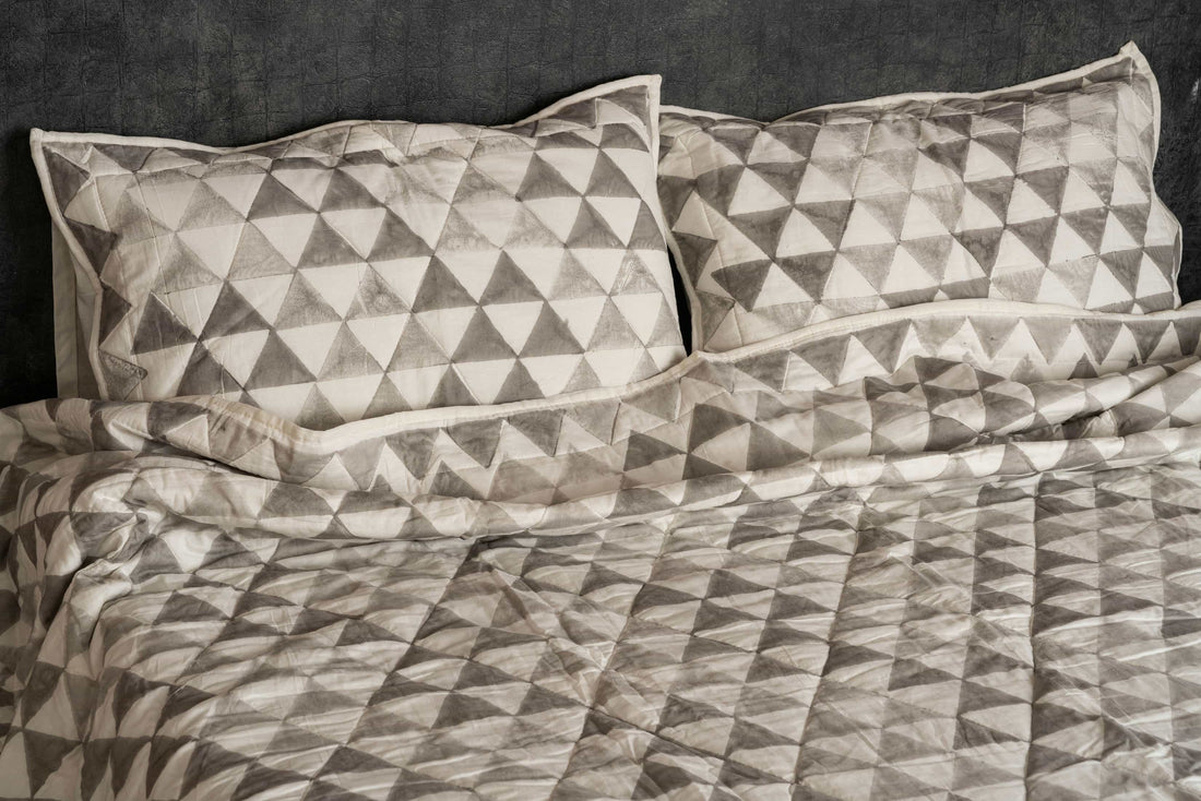 Monochrome 3D Pyramid Coverlet
