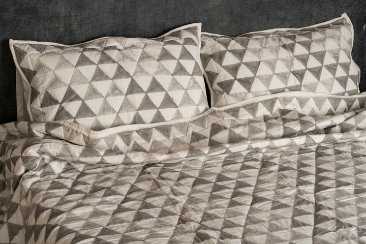 Monochrome 3D Pyramid Coverlet