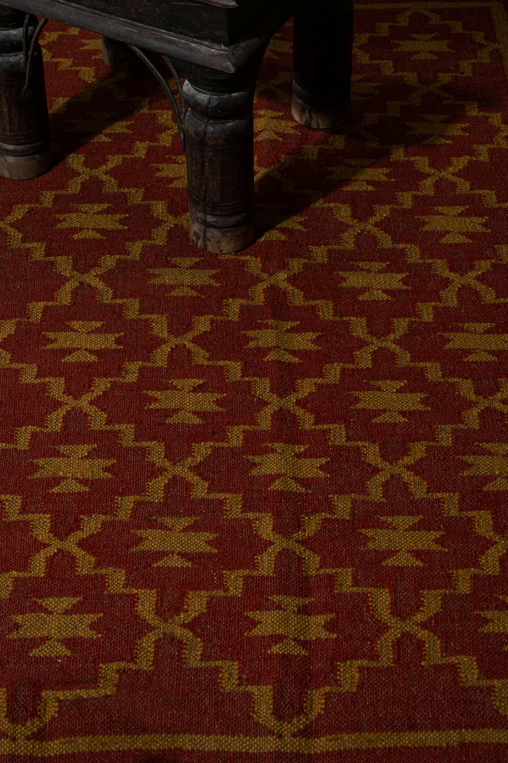 Handcrafted Cotton Wool Rug with Traditional Geometric Pattern