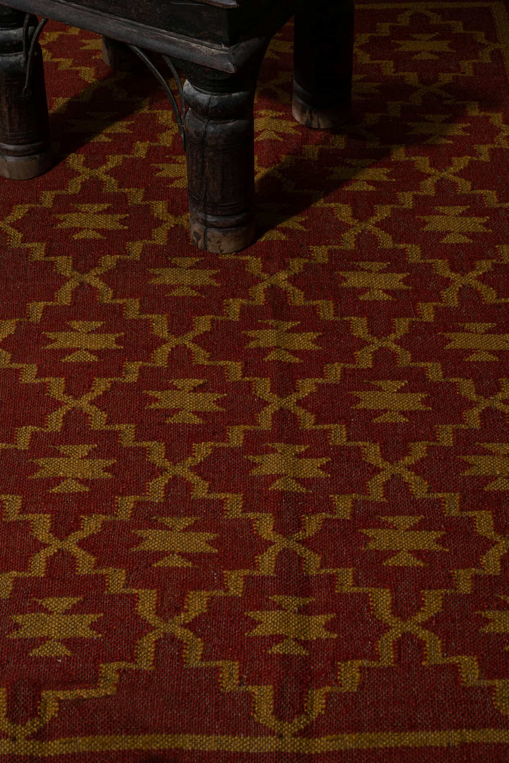 Handcrafted Cotton Wool Rug with Traditional Geometric Pattern
