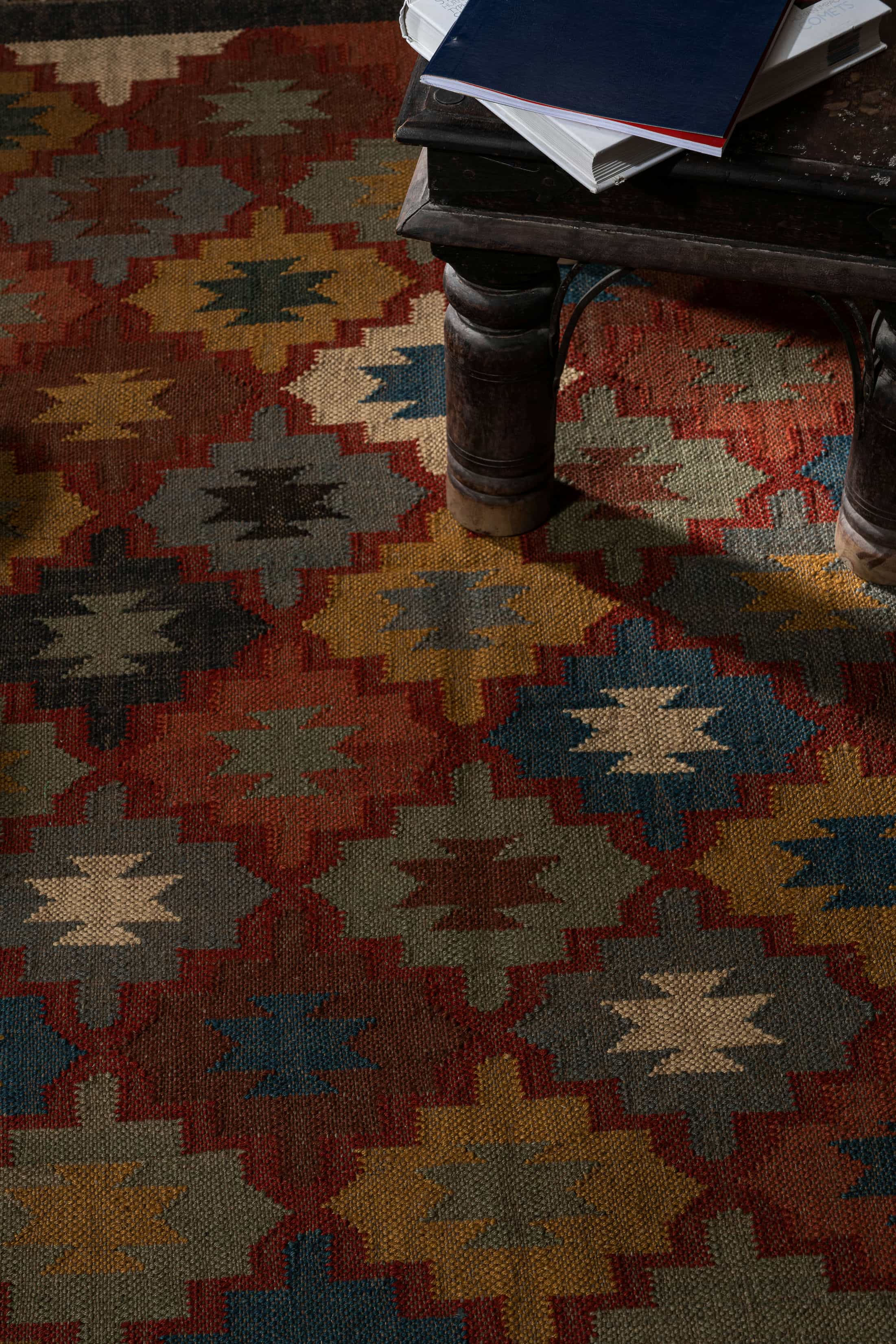 Handwoven Wool Jute Rug – Timeless Kilim Design for Your Home